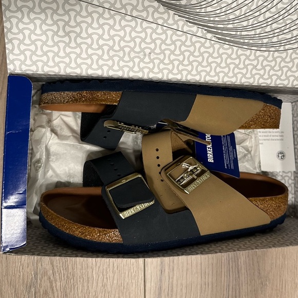 Birkenstock Shoes - NIB Birkenstock Arizona Split in Midnight Women’s 7/Men’s 6